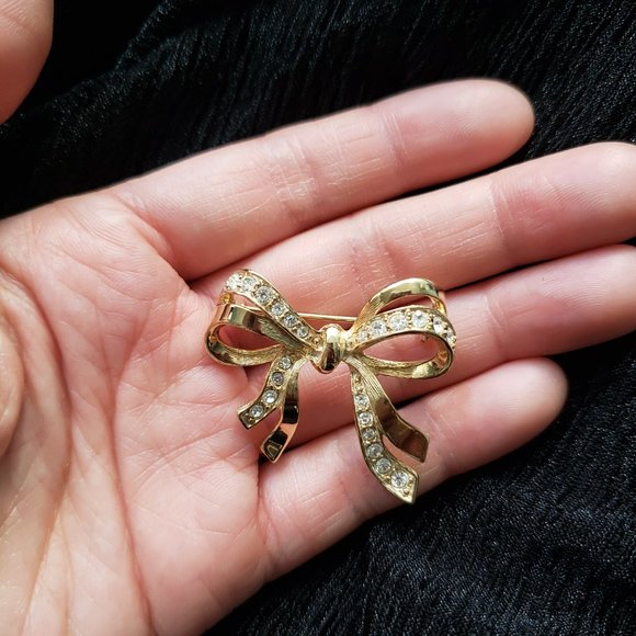 Vintage Bow Gold Tone with Rhinestone Pin Brooch - Picture 2 of 8